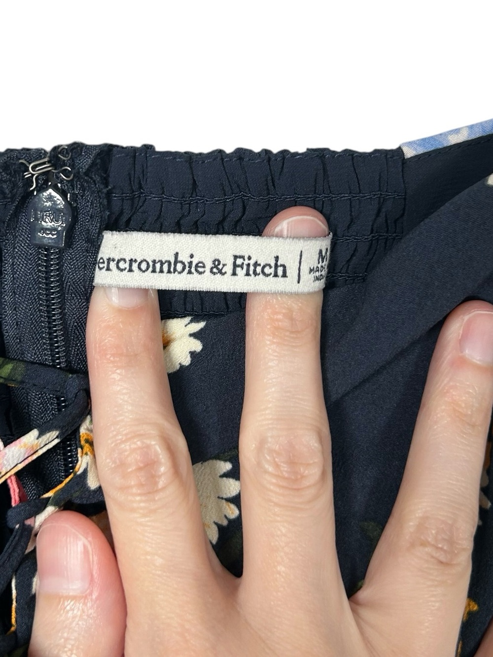 Abercrombie and Fitch | Floral | Long Sleeve | Dress | Size Medium - Picture 7 of 12